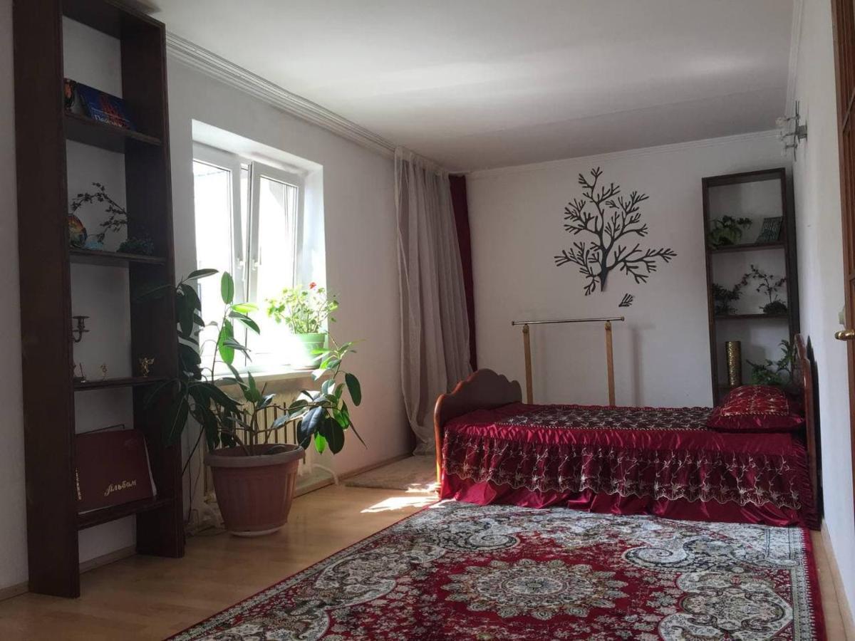 Guest House On Maksimova 9 อัลมาตี ภายนอก รูปภาพ