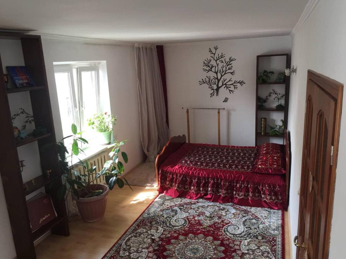 Guest House On Maksimova 9 อัลมาตี ภายนอก รูปภาพ