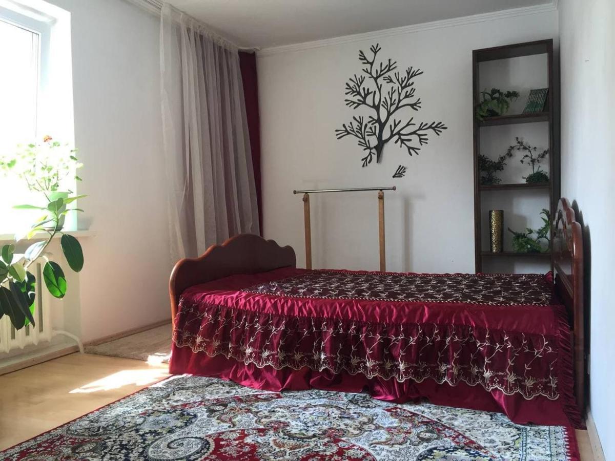 Guest House On Maksimova 9 อัลมาตี ภายนอก รูปภาพ