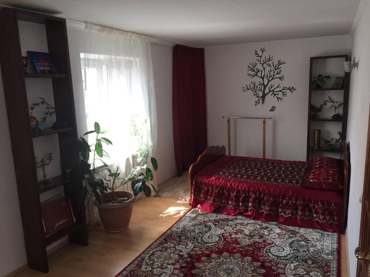 Guest House On Maksimova 9 อัลมาตี ภายนอก รูปภาพ
