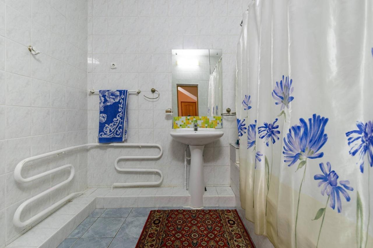 Guest House On Maksimova 9 อัลมาตี ภายนอก รูปภาพ