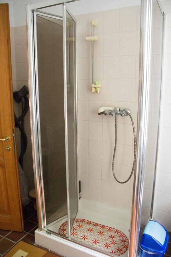Guest House On Maksimova 9 อัลมาตี ภายนอก รูปภาพ
