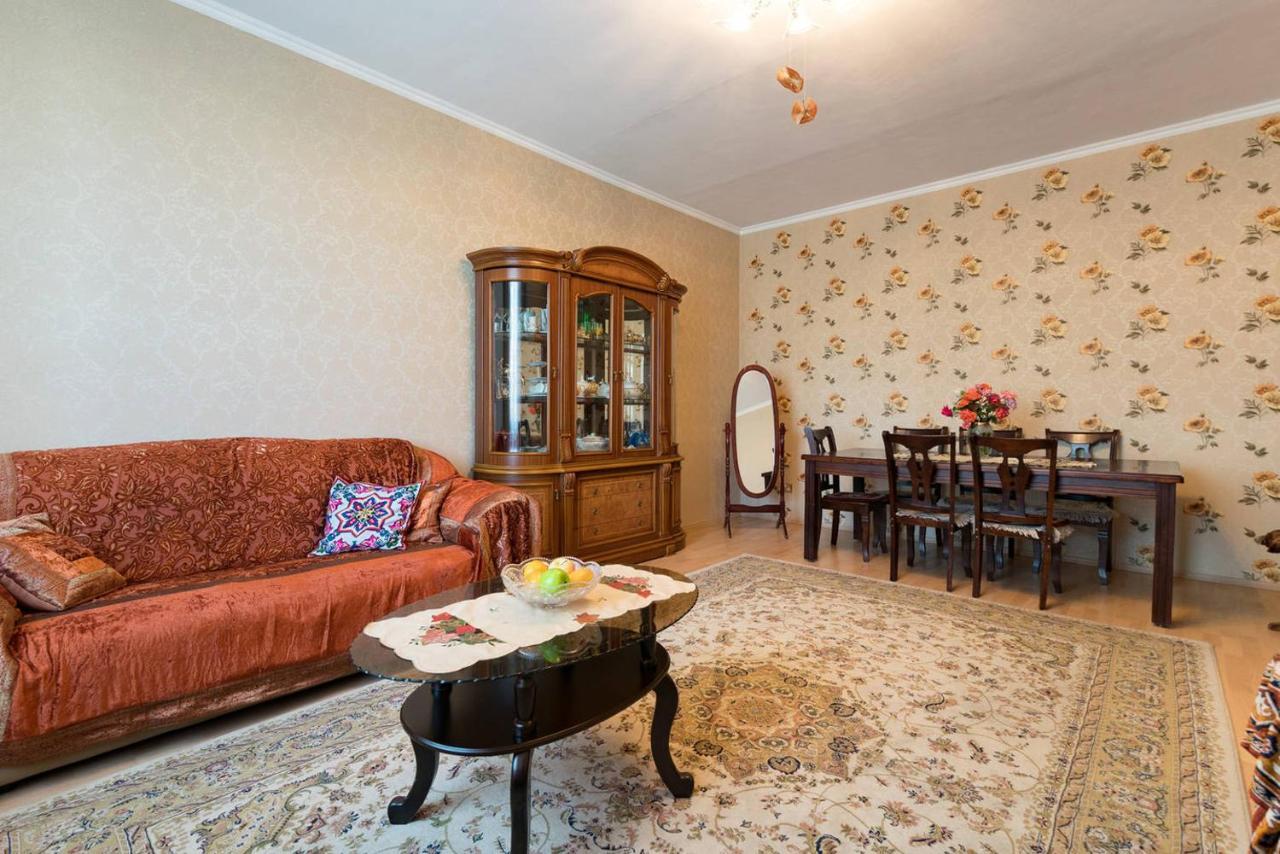 Guest House On Maksimova 9 อัลมาตี ภายนอก รูปภาพ